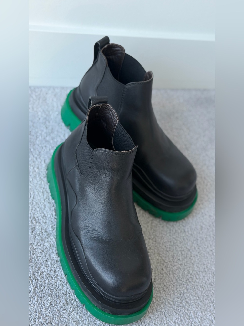 Bottega Veneta Black Leather Chelsea Boots with Green Lug Sole - Picture 3 of 11